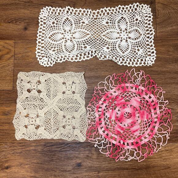 Lot of 3 Handmade Doilies vintage - Picture 3 of 8